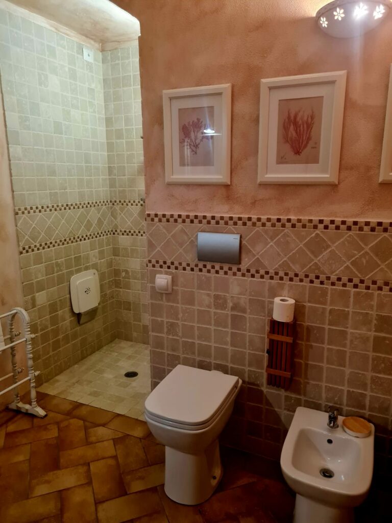 Stanza giù a destra bagno 1